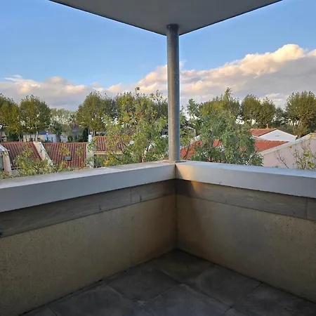 Entre Et Village, Piscine Et Balcon *