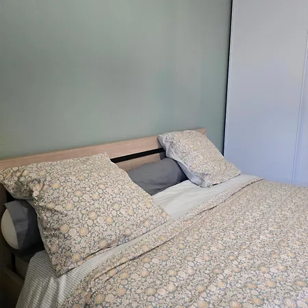 Entre Et Village, Piscine Et Balcon דירה