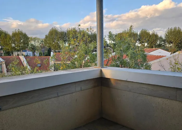 Entre Et Village, Piscine Et Balcon *